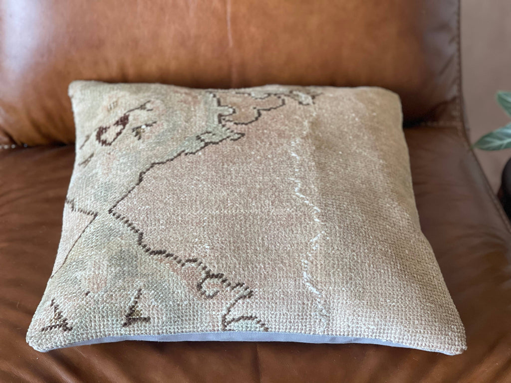 Ilayda | 20' Turkish Rug Pillow