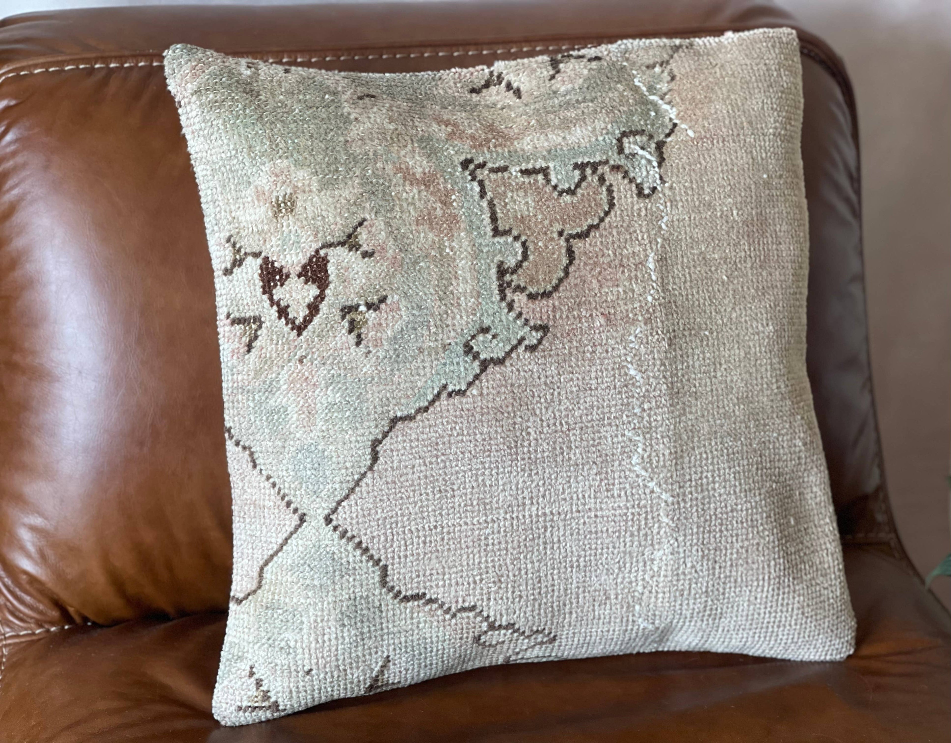 Ilayda | 20' Turkish Rug Pillow
