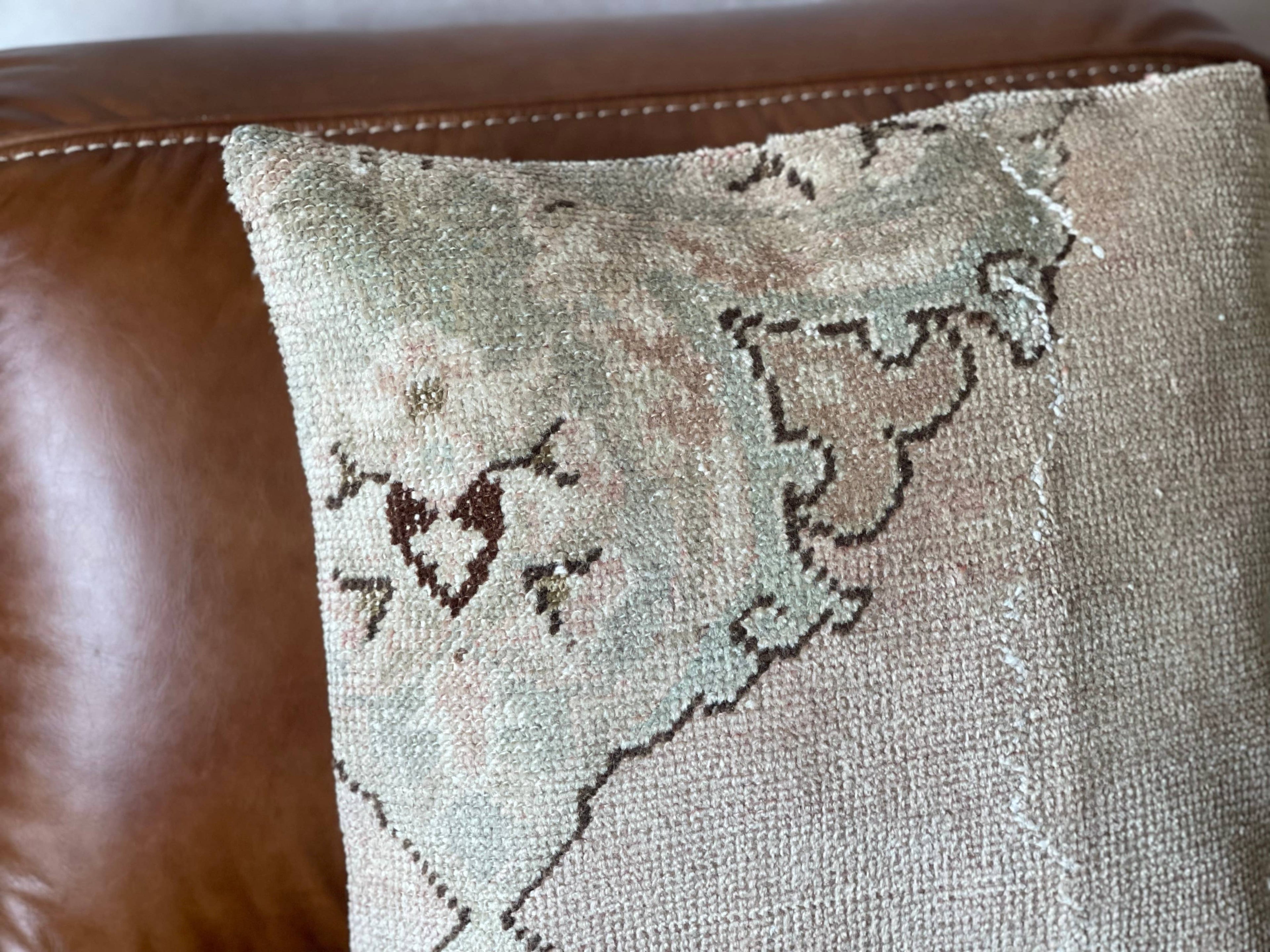 Ilayda | 20' Turkish Rug Pillow